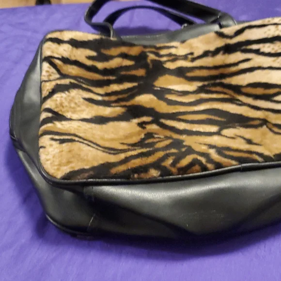 Lancome tiger print travel makeup cosmetic bag purse - Picture 2 of 8